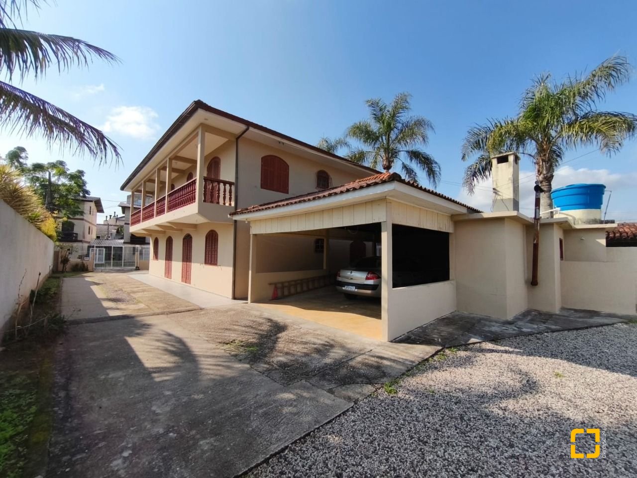 Casa com 240m², 7 quartos, 4 garagens, no bairro Canasvieiras em Florianópolis