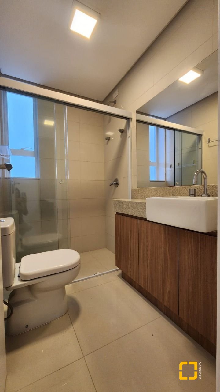 Apartamento com 169m², 8 quartos (sendo 4 suítes), 2 garagens, no bairro Centro em Florianópolis