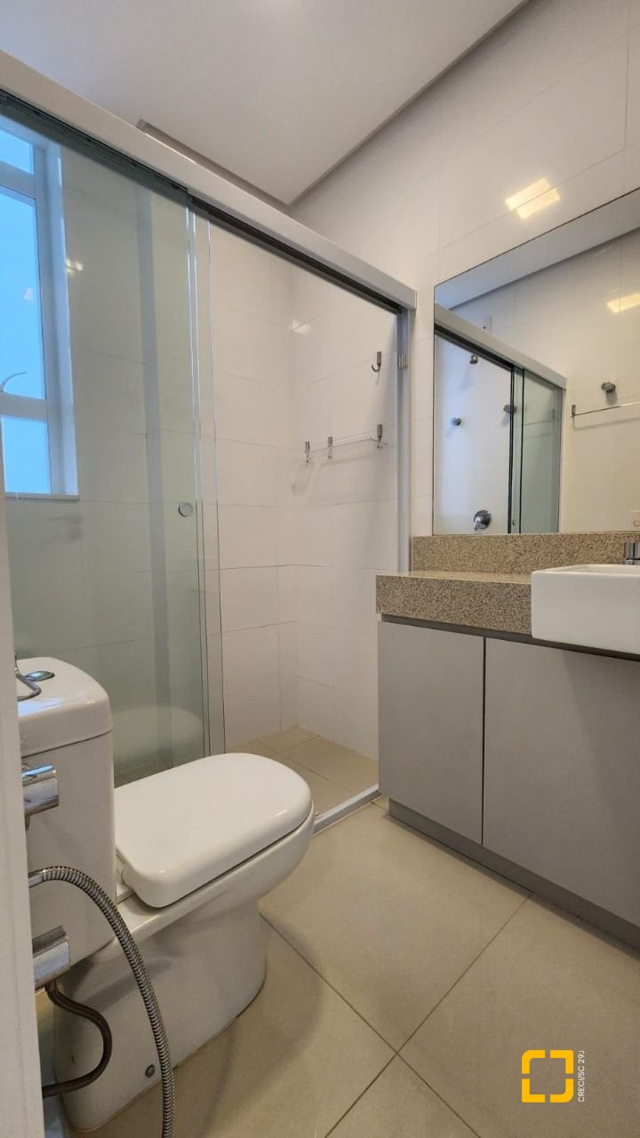 Apartamento com 169m², 8 quartos (sendo 4 suítes), 2 garagens, no bairro Centro em Florianópolis