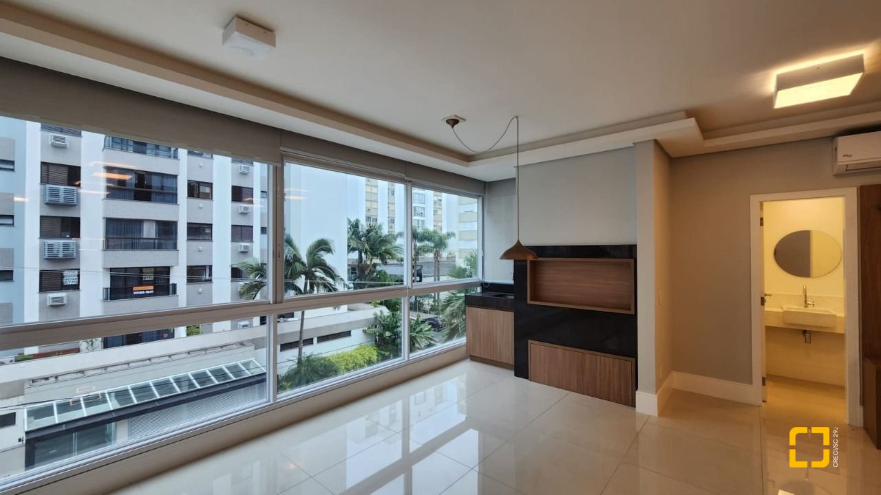 Apartamento com 169m², 8 quartos (sendo 4 suítes), 2 garagens, no bairro Centro em Florianópolis