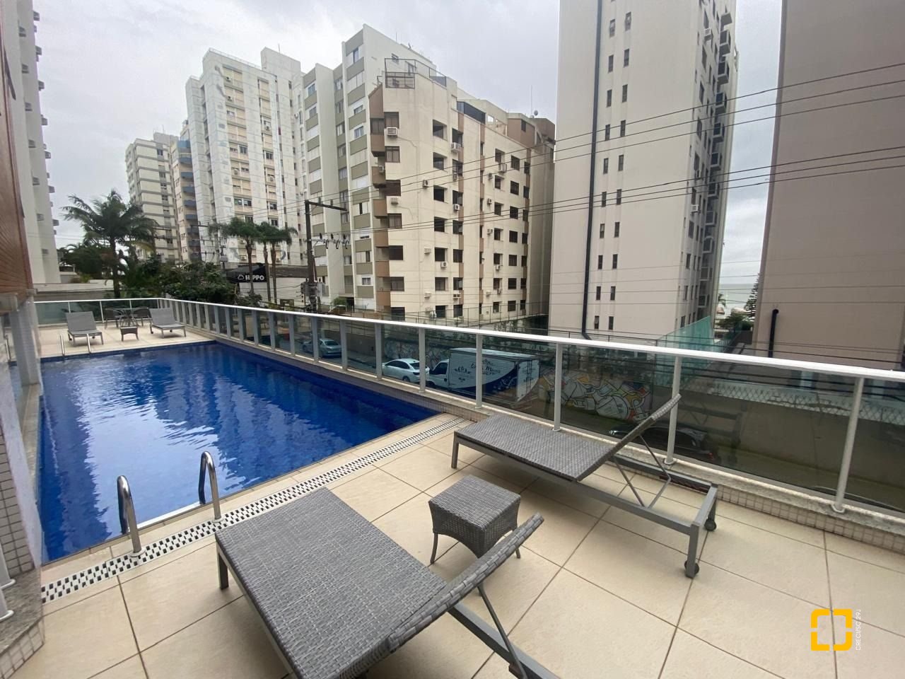 Apartamento com 169m², 8 quartos (sendo 4 suítes), 2 garagens, no bairro Centro em Florianópolis