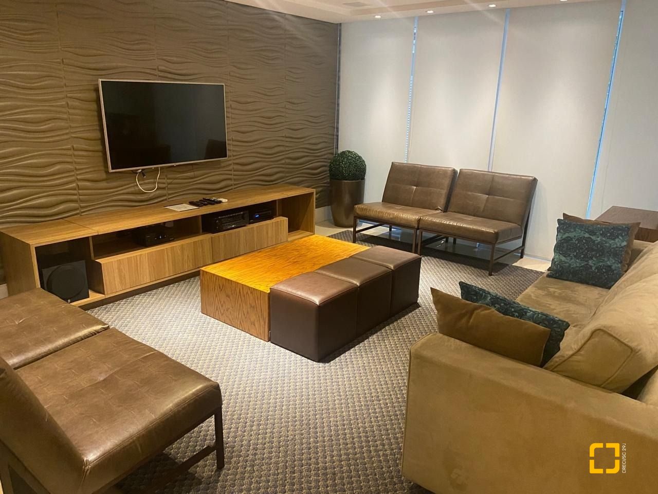 Apartamento com 169m², 8 quartos (sendo 4 suítes), 2 garagens, no bairro Centro em Florianópolis