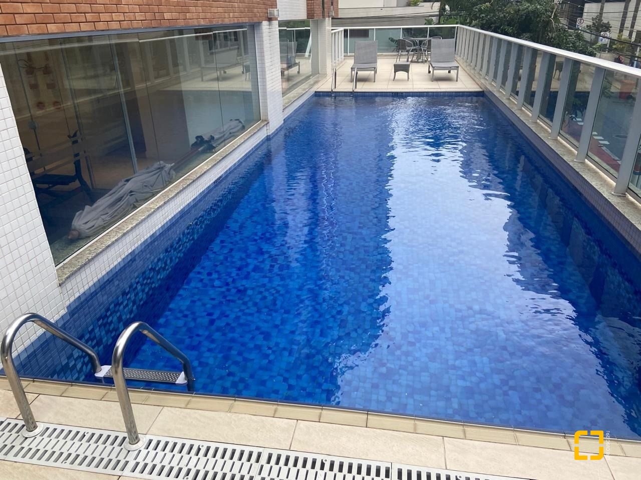 Apartamento com 169m², 8 quartos (sendo 4 suítes), 2 garagens, no bairro Centro em Florianópolis