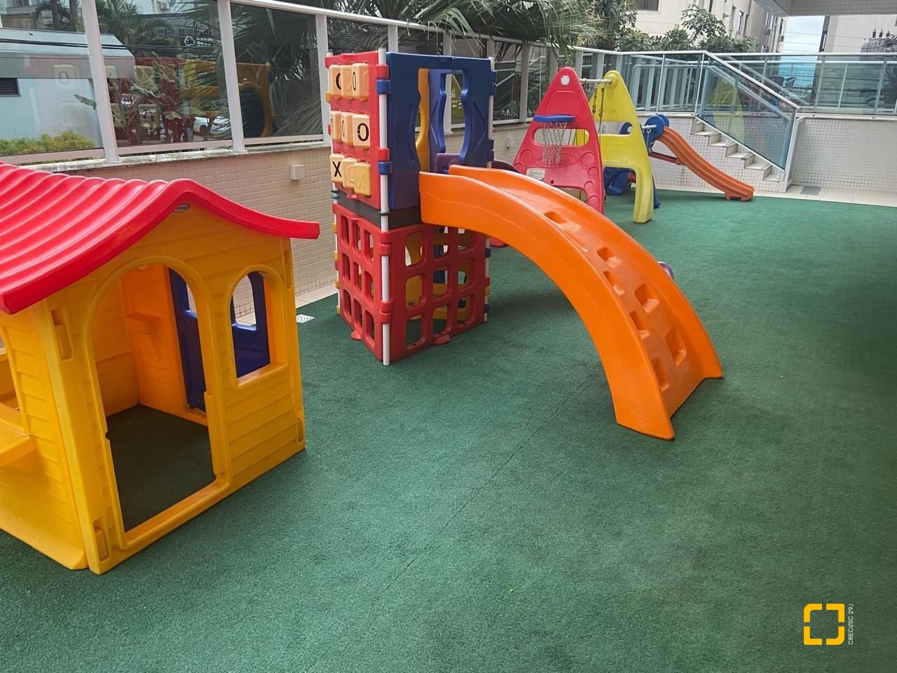 Apartamento com 169m², 8 quartos (sendo 4 suítes), 2 garagens, no bairro Centro em Florianópolis