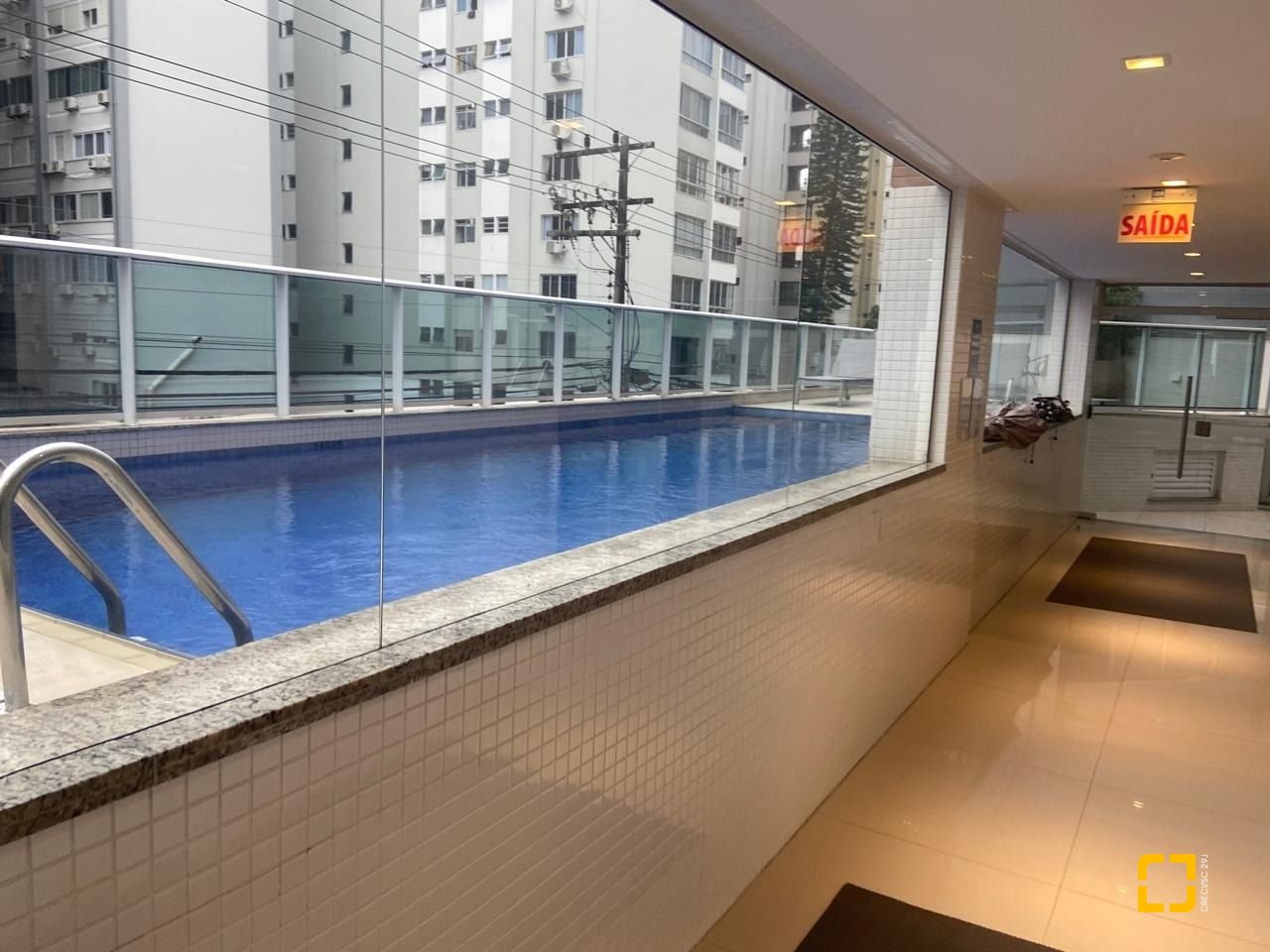 Apartamento com 169m², 8 quartos (sendo 4 suítes), 2 garagens, no bairro Centro em Florianópolis