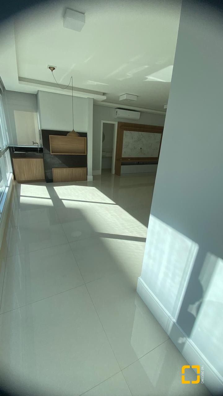 Apartamento com 169m², 8 quartos (sendo 4 suítes), 2 garagens, no bairro Centro em Florianópolis