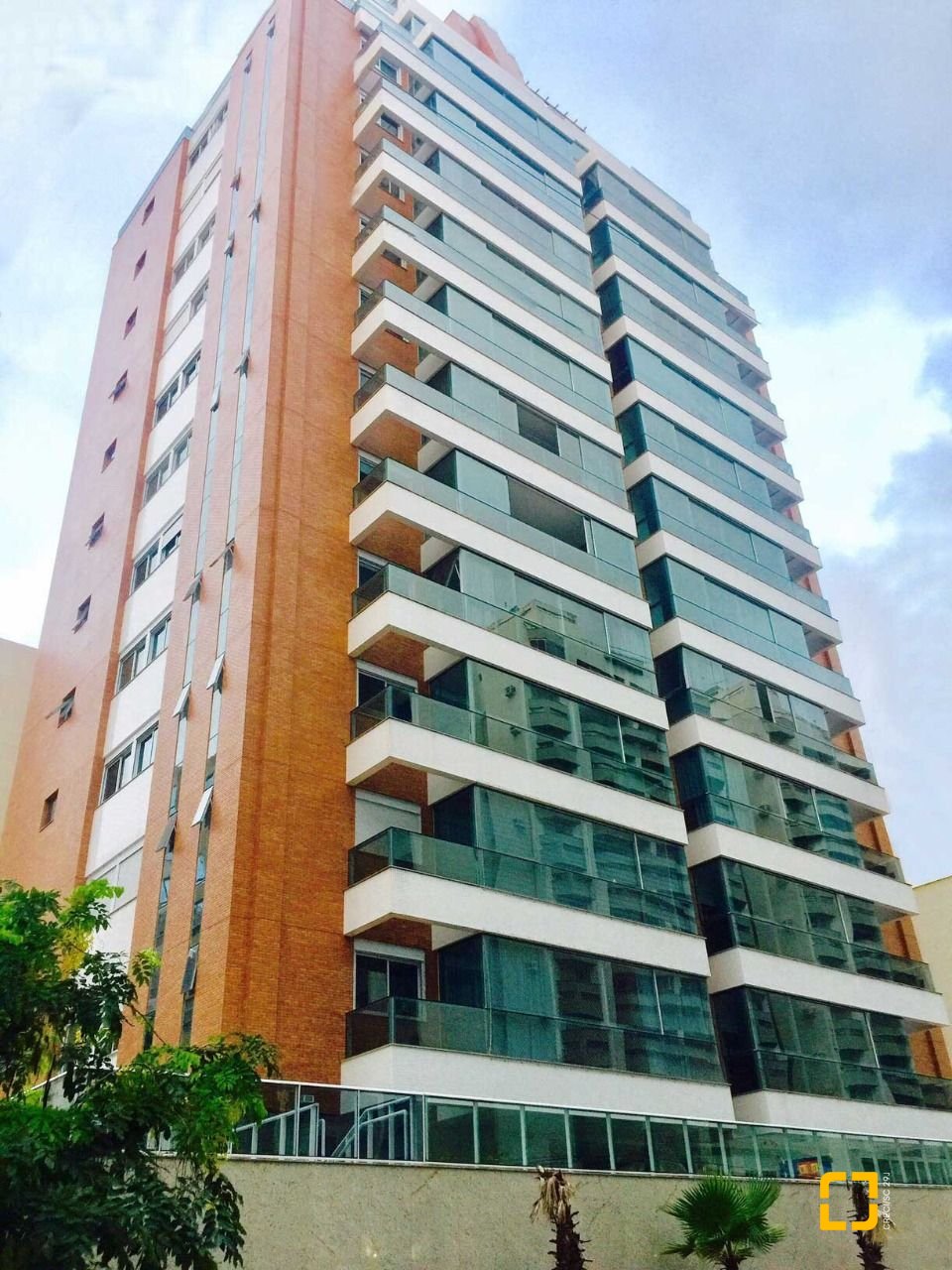 Apartamento com 169m², 8 quartos (sendo 4 suítes), 2 garagens, no bairro Centro em Florianópolis