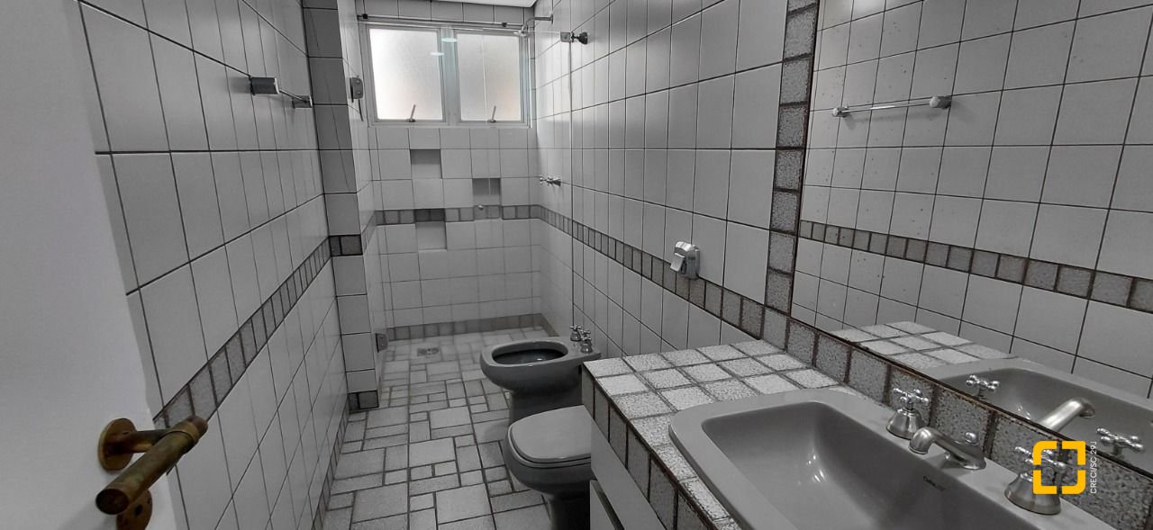 Apartamento com 140m², 4 quartos (sendo 1 suíte), 1 garagem, no bairro Agronômica em Florianópolis