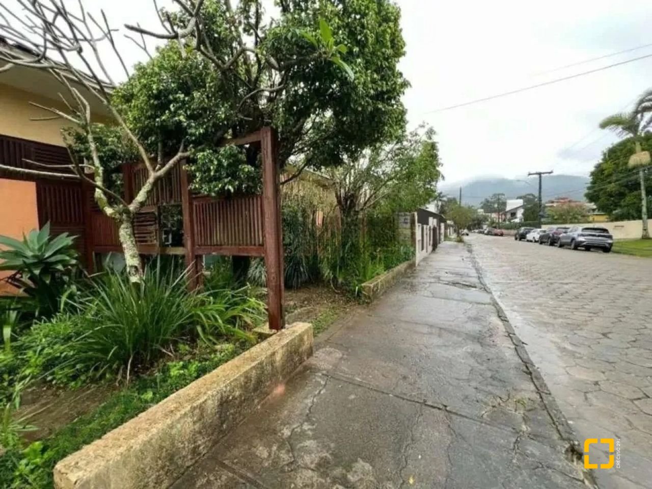 Casa com 221m², no bairro Santa Mônica em Florianópolis
