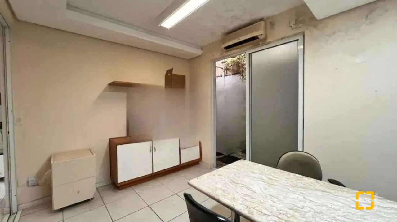 Casa com 221m², no bairro Santa Mônica em Florianópolis
