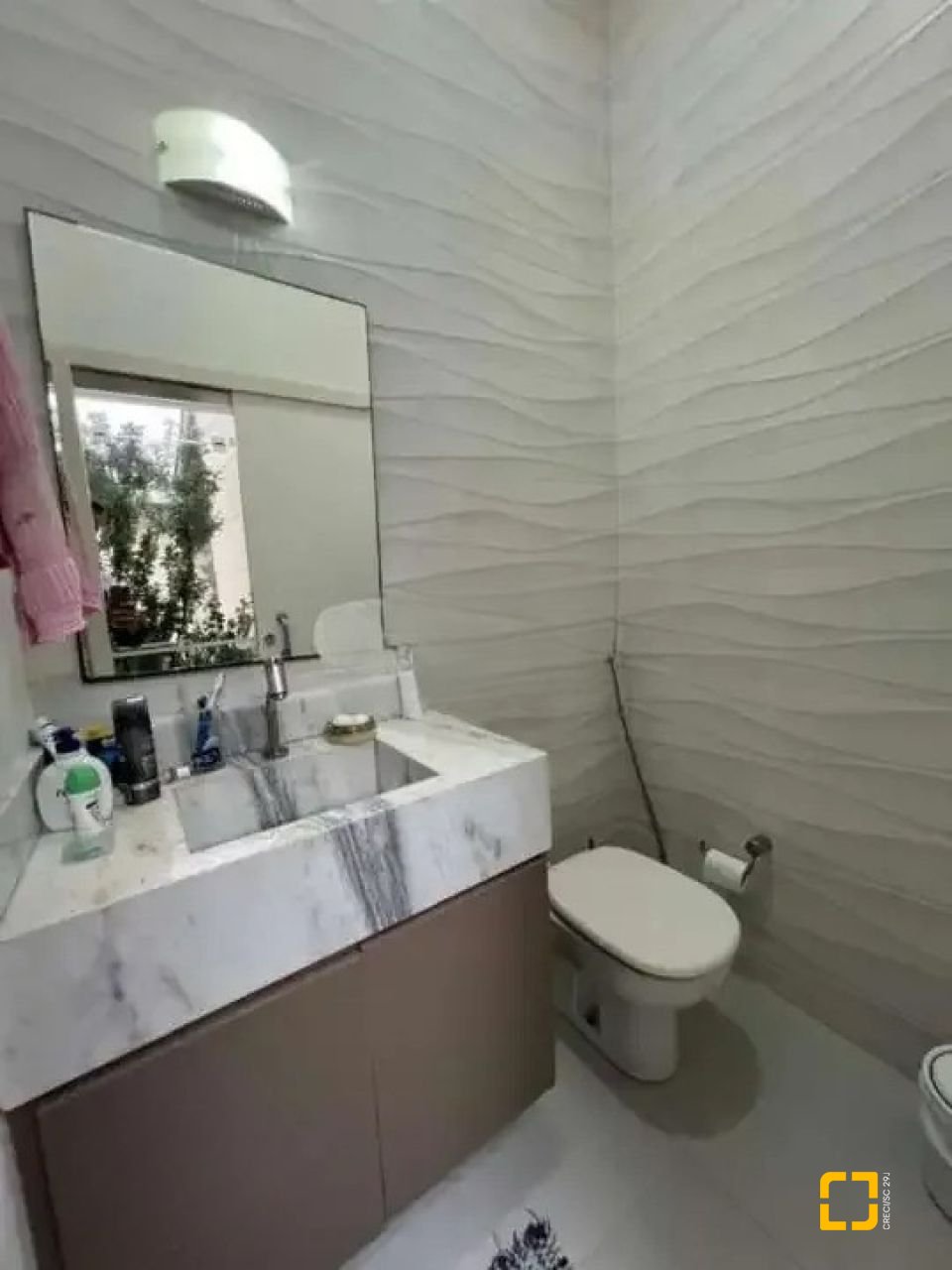 Casa com 221m², no bairro Santa Mônica em Florianópolis