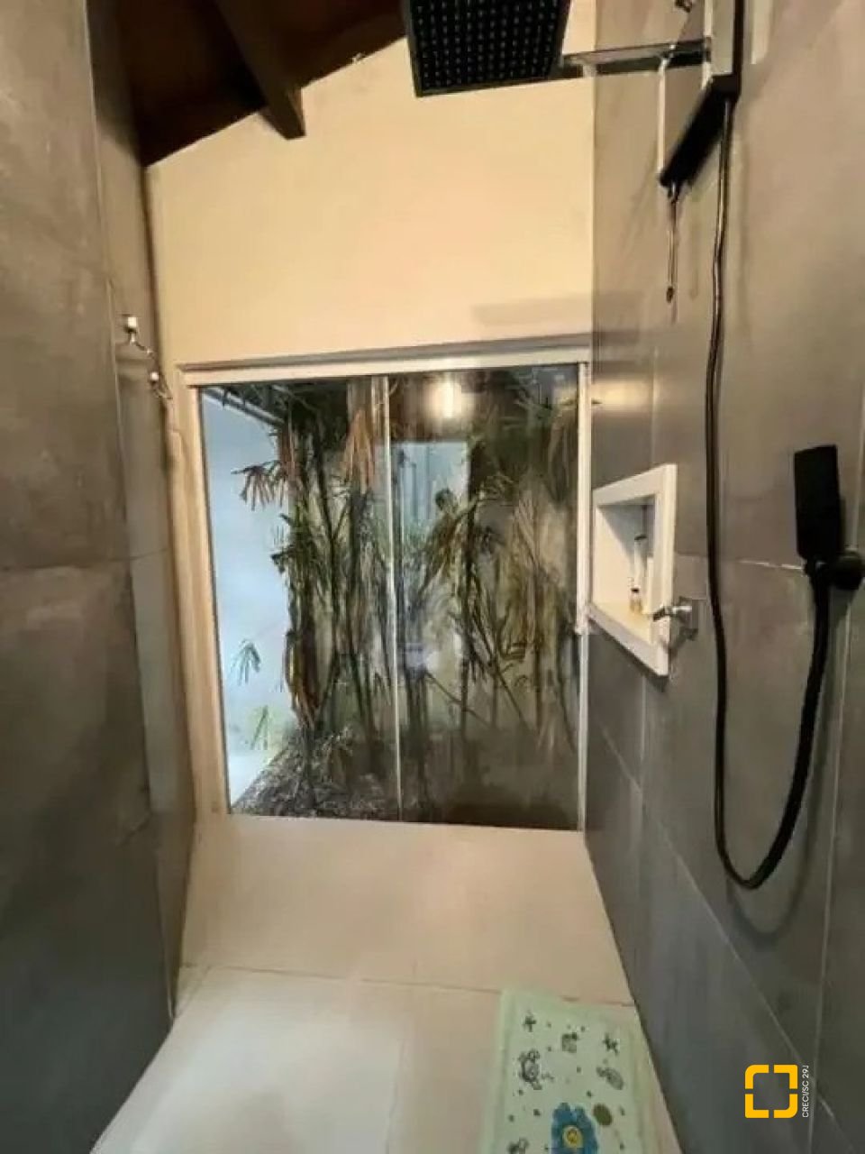 Casa com 221m², no bairro Santa Mônica em Florianópolis