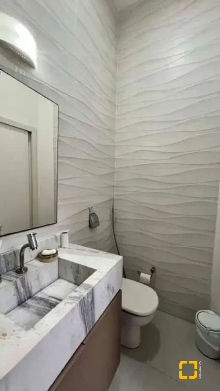 Casa com 221m², no bairro Santa Mônica em Florianópolis