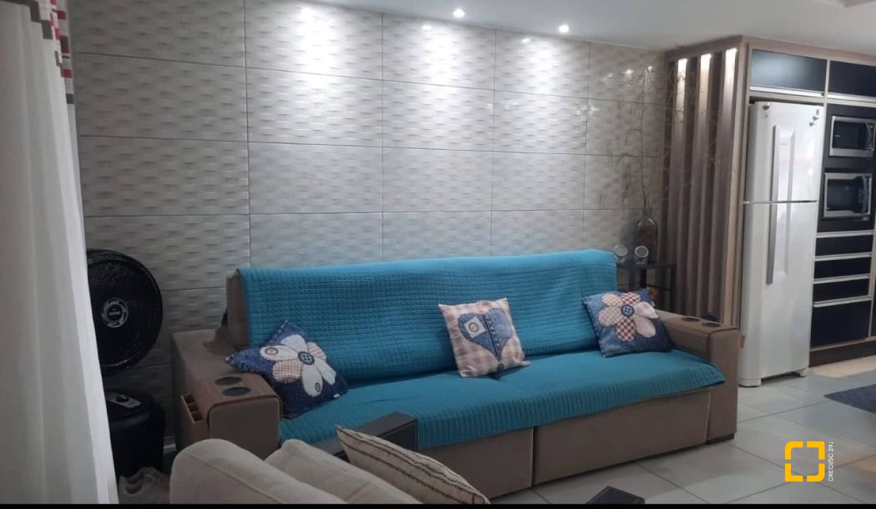 Casa com 107m², 4 quartos (sendo 1 suíte), 2 garagens, no bairro Ingleses em Florianópolis