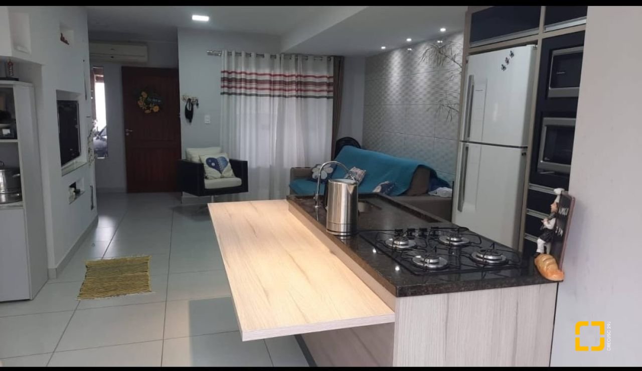 Casa com 107m², 4 quartos (sendo 1 suíte), 2 garagens, no bairro Ingleses em Florianópolis