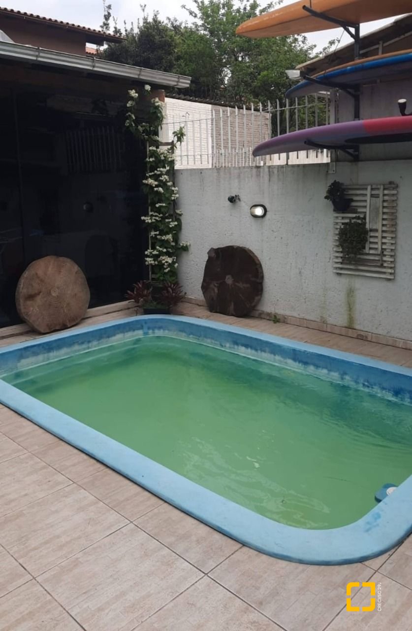 Casa com 107m², 4 quartos (sendo 1 suíte), 2 garagens, no bairro Ingleses em Florianópolis