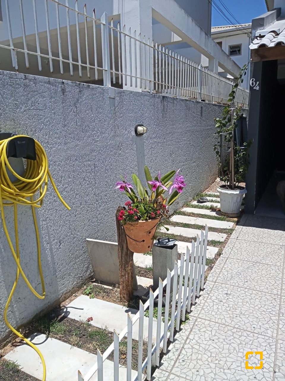 Casa com 107m², 4 quartos (sendo 1 suíte), 2 garagens, no bairro Ingleses em Florianópolis