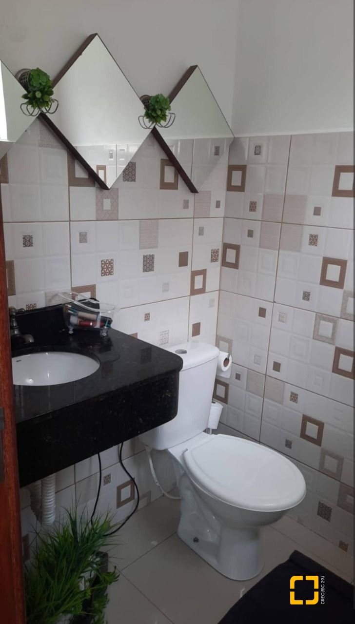 Casa com 107m², 4 quartos (sendo 1 suíte), 2 garagens, no bairro Ingleses em Florianópolis