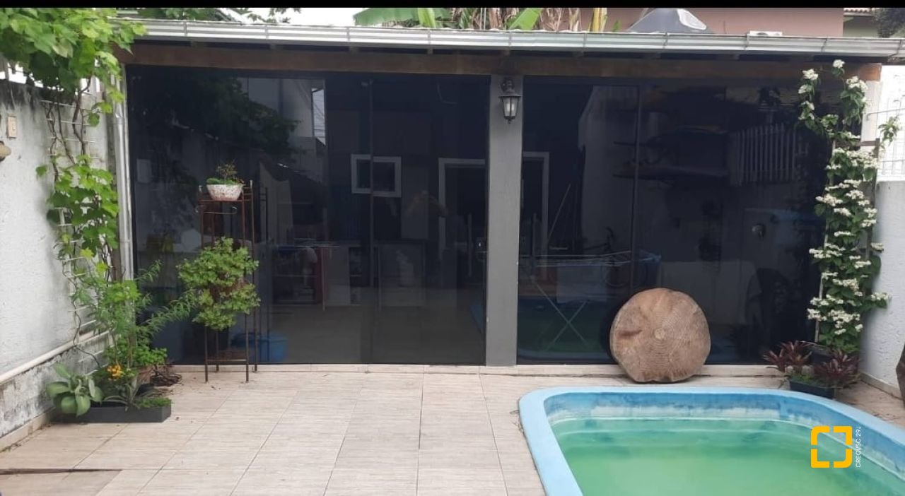 Casa com 107m², 4 quartos (sendo 1 suíte), 2 garagens, no bairro Ingleses em Florianópolis