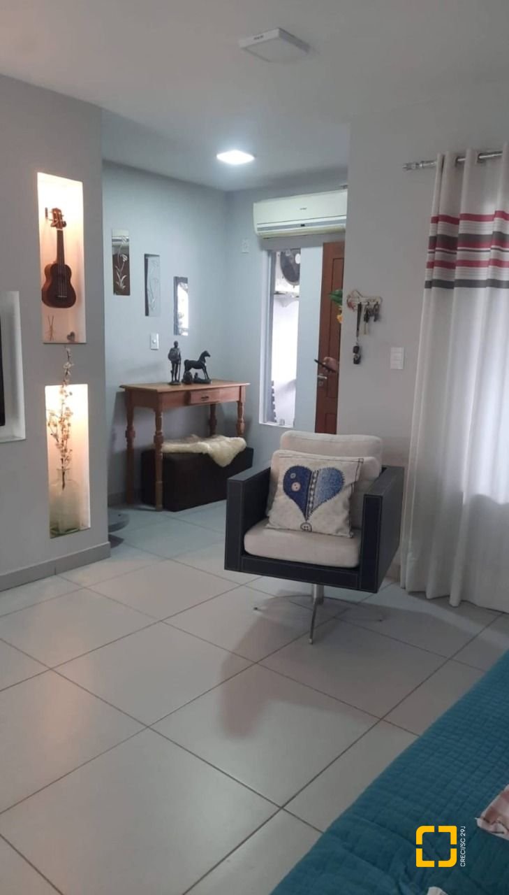 Casa com 107m², 4 quartos (sendo 1 suíte), 2 garagens, no bairro Ingleses em Florianópolis