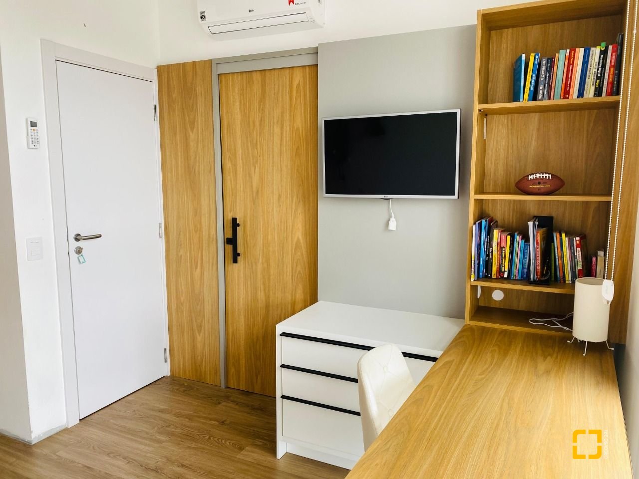 Casa de Condomínio com 267m², 8 quartos (sendo 3 suítes), 2 garagens, no bairro Campeche em Florianópolis