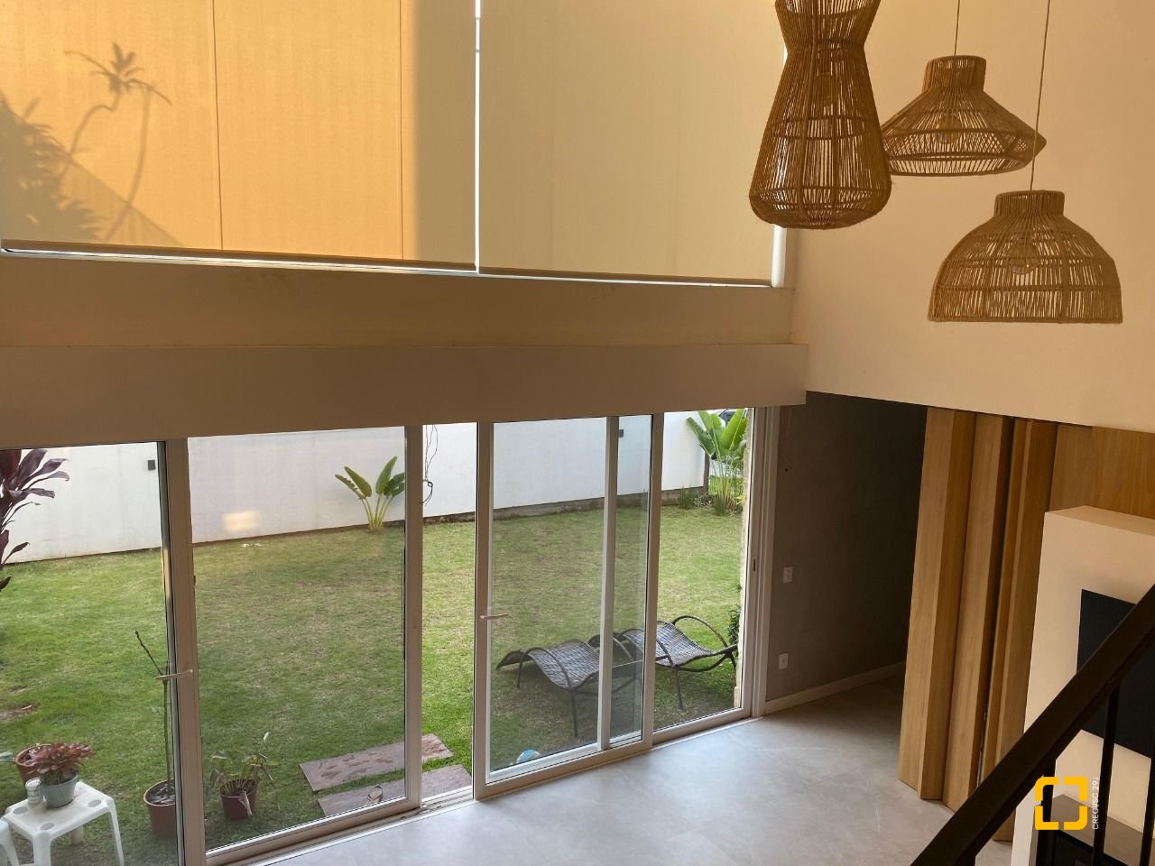 Casa de Condomínio com 267m², 8 quartos (sendo 3 suítes), 2 garagens, no bairro Campeche em Florianópolis