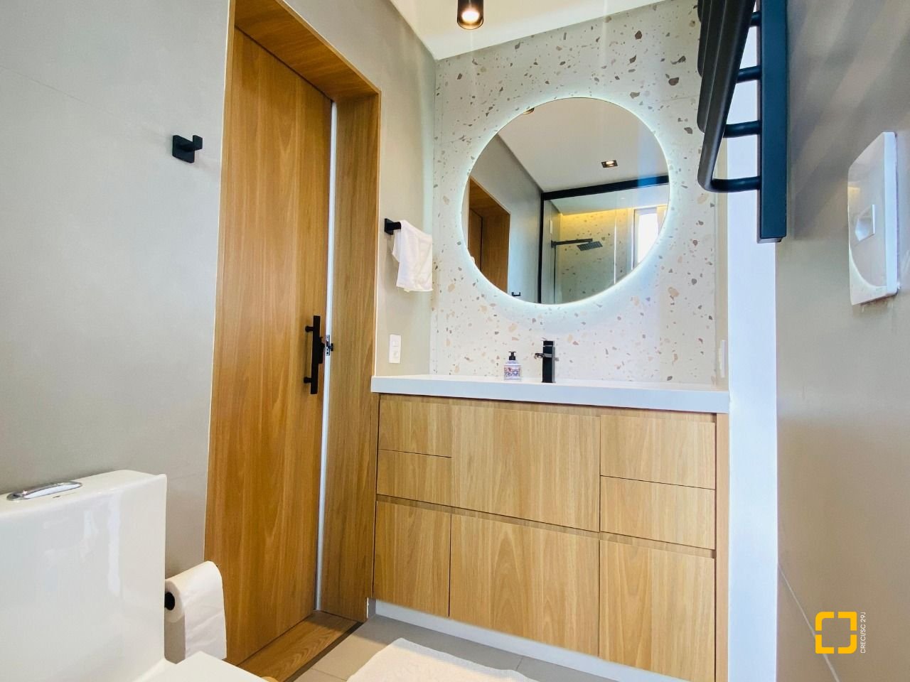 Casa de Condomínio com 267m², 8 quartos (sendo 3 suítes), 2 garagens, no bairro Campeche em Florianópolis