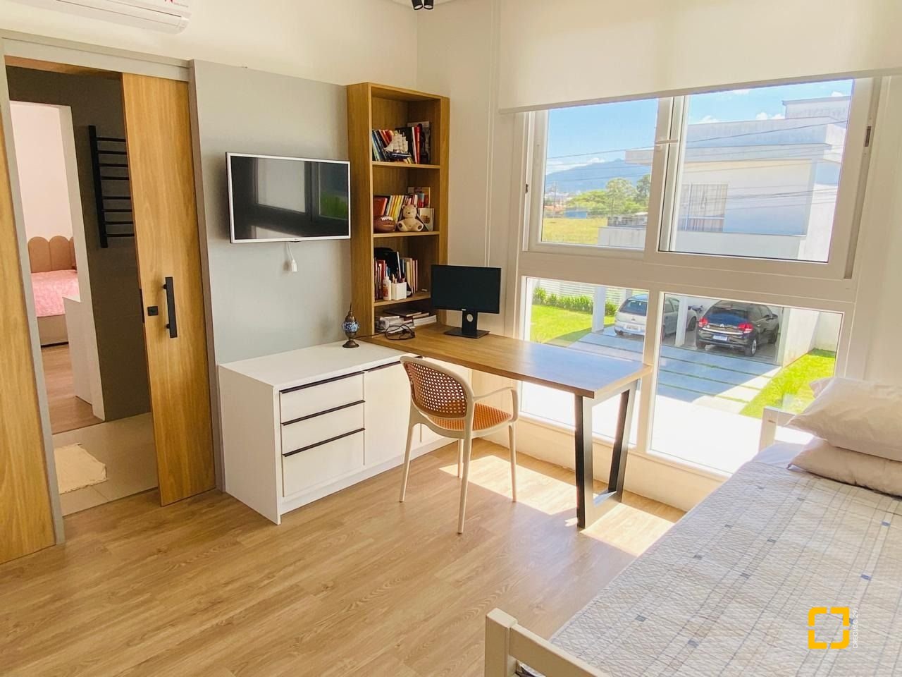 Casa de Condomínio com 267m², 8 quartos (sendo 3 suítes), 2 garagens, no bairro Campeche em Florianópolis