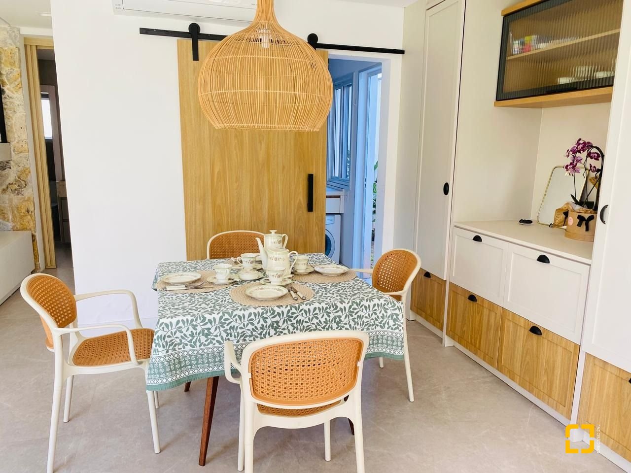 Casa de Condomínio com 267m², 8 quartos (sendo 3 suítes), 2 garagens, no bairro Campeche em Florianópolis