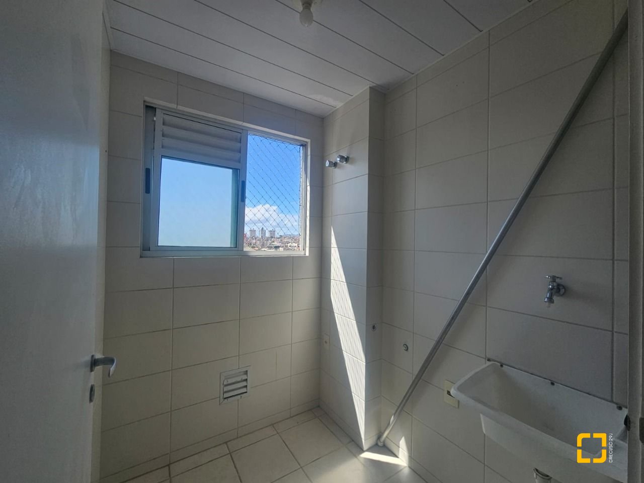 Apartamento com 79m², 3 quartos (sendo 1 suíte), 1 garagem, no bairro Nossa Senhora do Rosário em São José