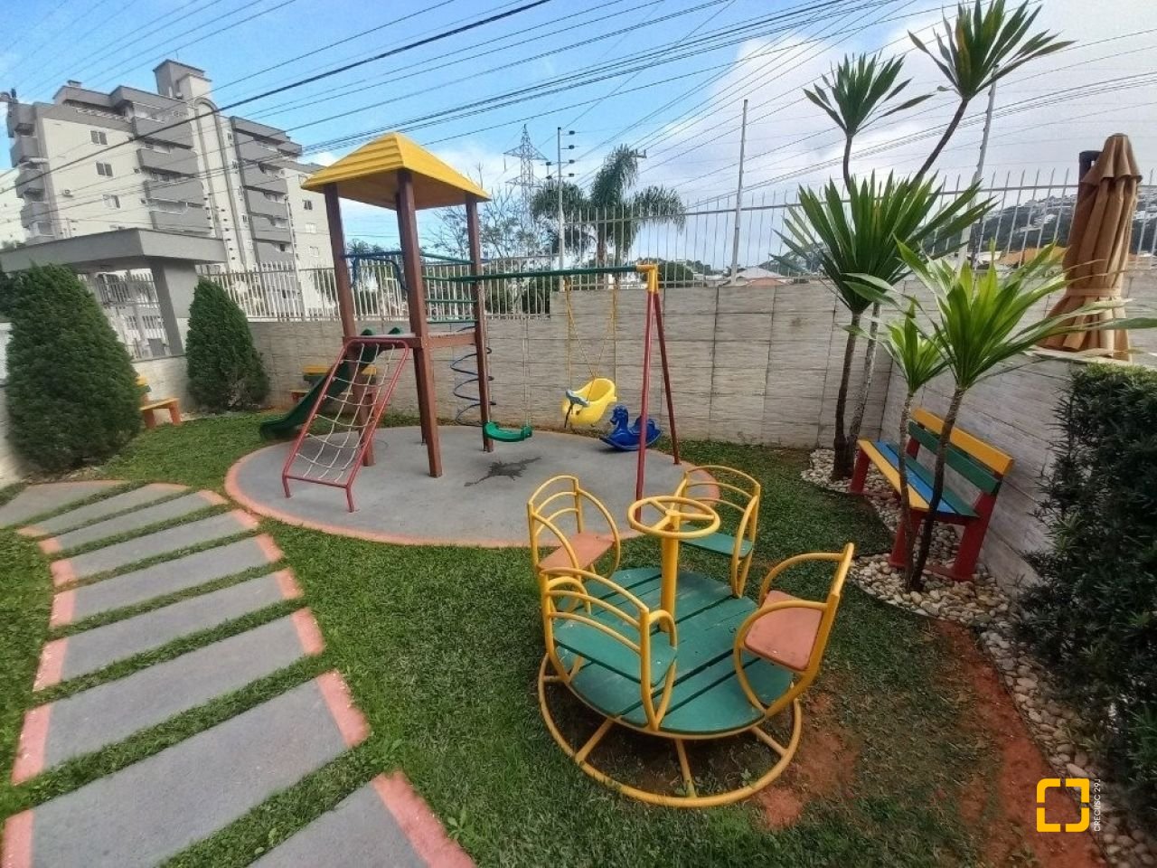 Apartamento com 79m², 3 quartos (sendo 1 suíte), 1 garagem, no bairro Nossa Senhora do Rosário em São José
