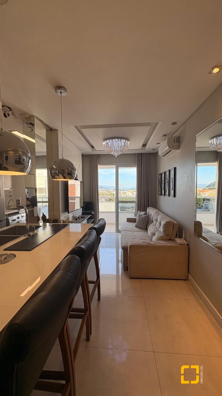 Apartamento com 85m², 4 quartos (sendo 1 suíte), 2 garagens, no bairro Pagani em Palhoça