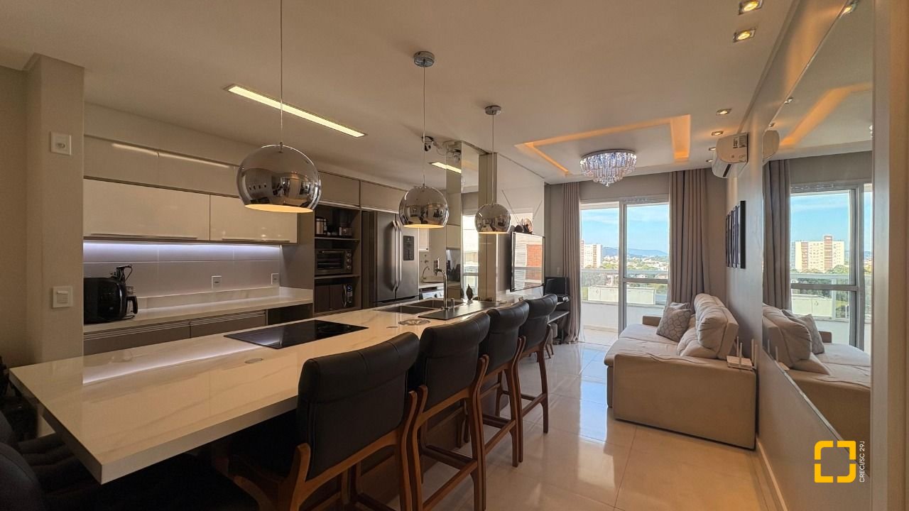Apartamento com 85m², 4 quartos (sendo 1 suíte), 2 garagens, no bairro Pagani em Palhoça