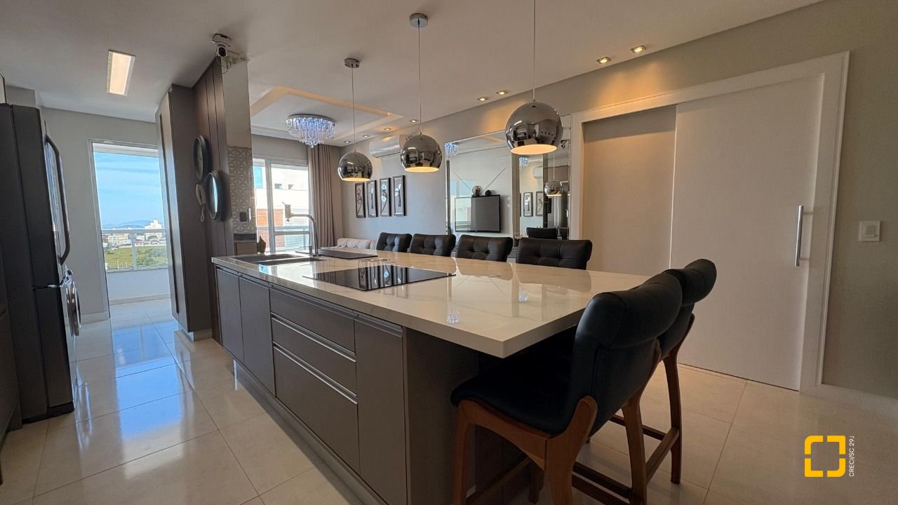 Apartamento com 85m², 4 quartos (sendo 1 suíte), 2 garagens, no bairro Pagani em Palhoça