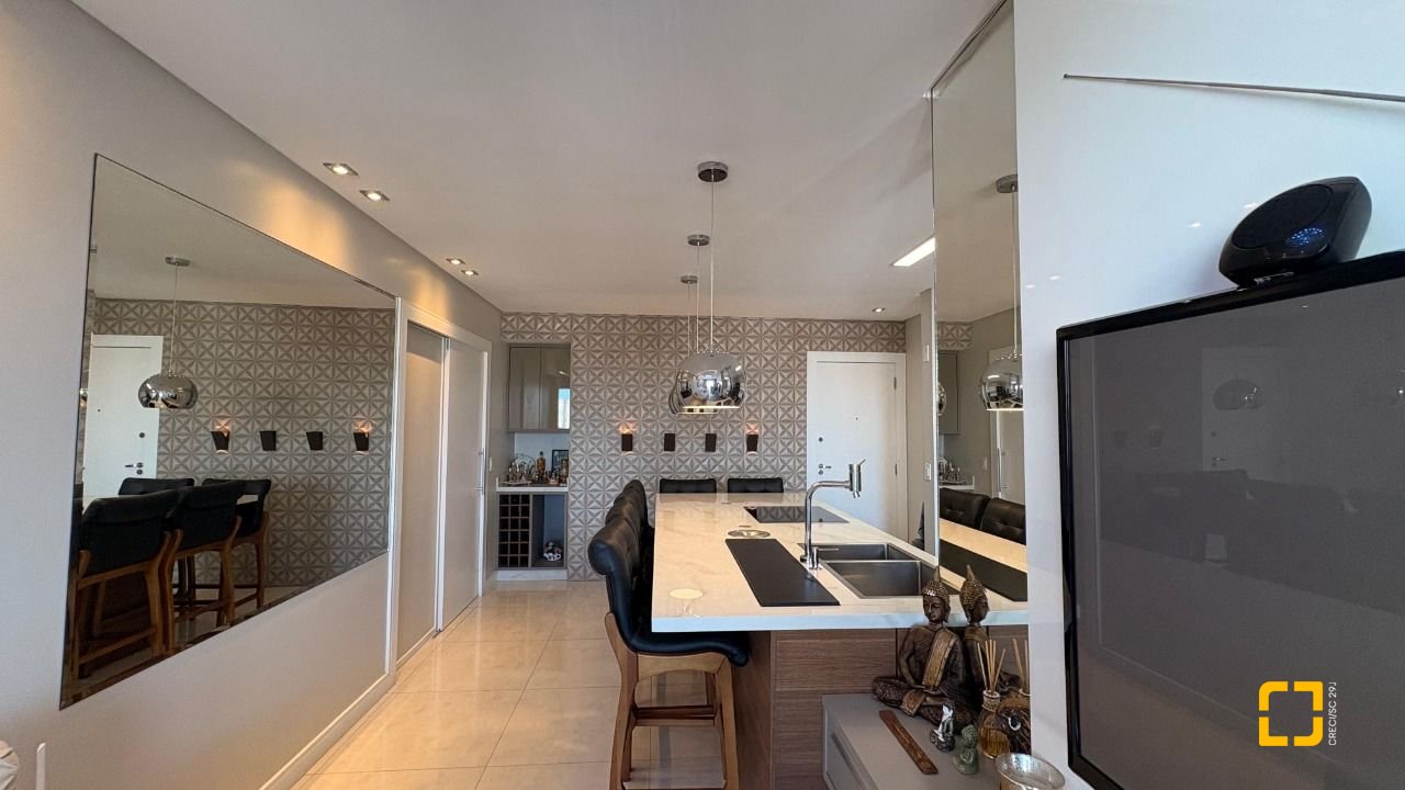 Apartamento com 85m², 4 quartos (sendo 1 suíte), 2 garagens, no bairro Pagani em Palhoça