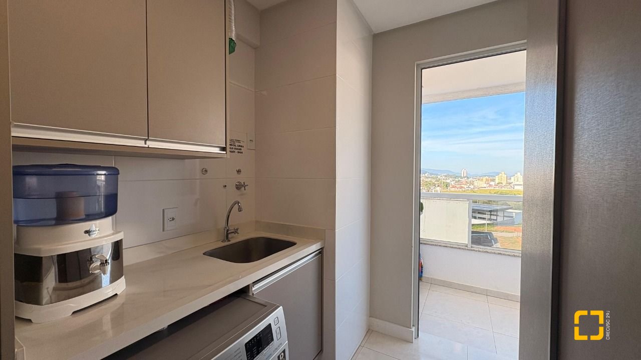 Apartamento com 85m², 4 quartos (sendo 1 suíte), 2 garagens, no bairro Pagani em Palhoça