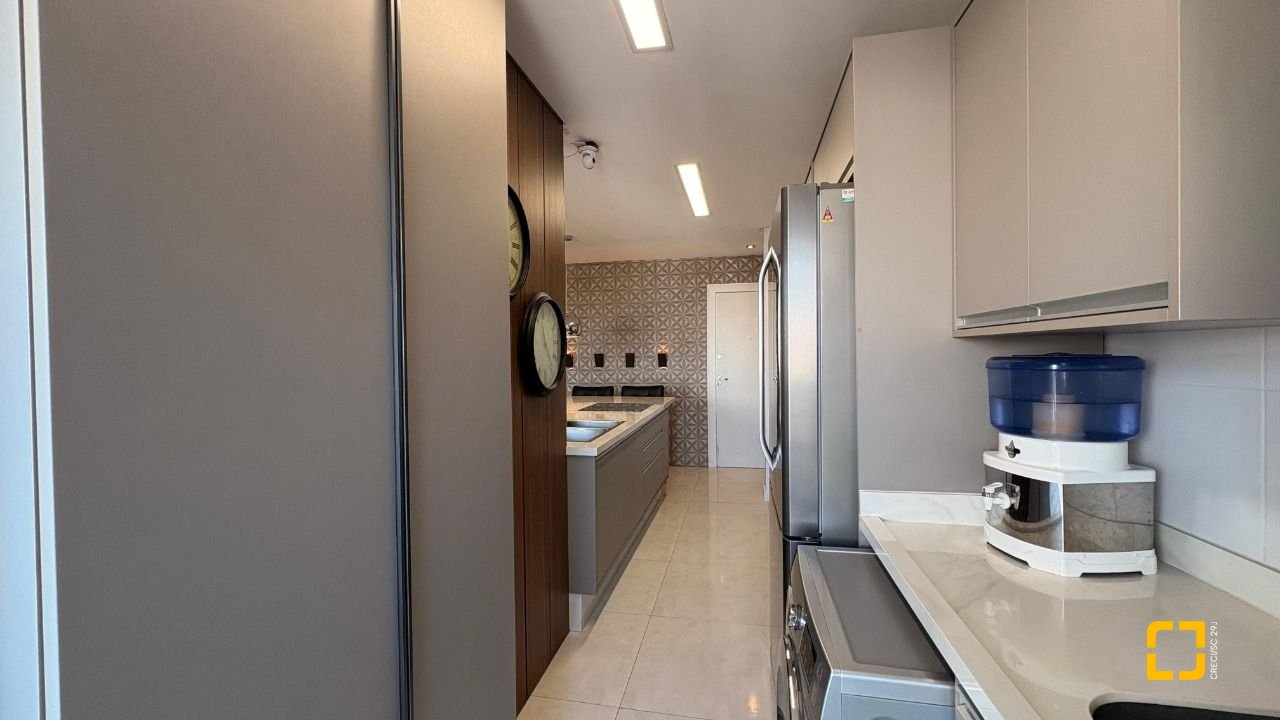 Apartamento com 85m², 4 quartos (sendo 1 suíte), 2 garagens, no bairro Pagani em Palhoça