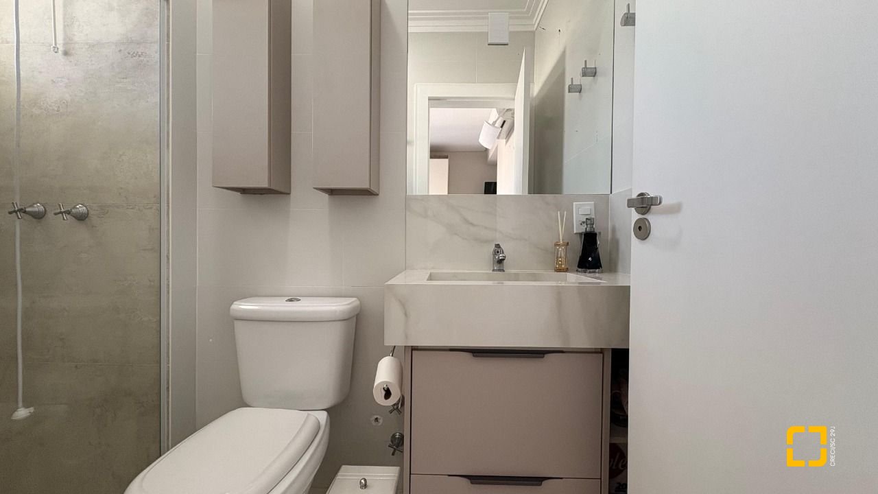 Apartamento com 85m², 4 quartos (sendo 1 suíte), 2 garagens, no bairro Pagani em Palhoça