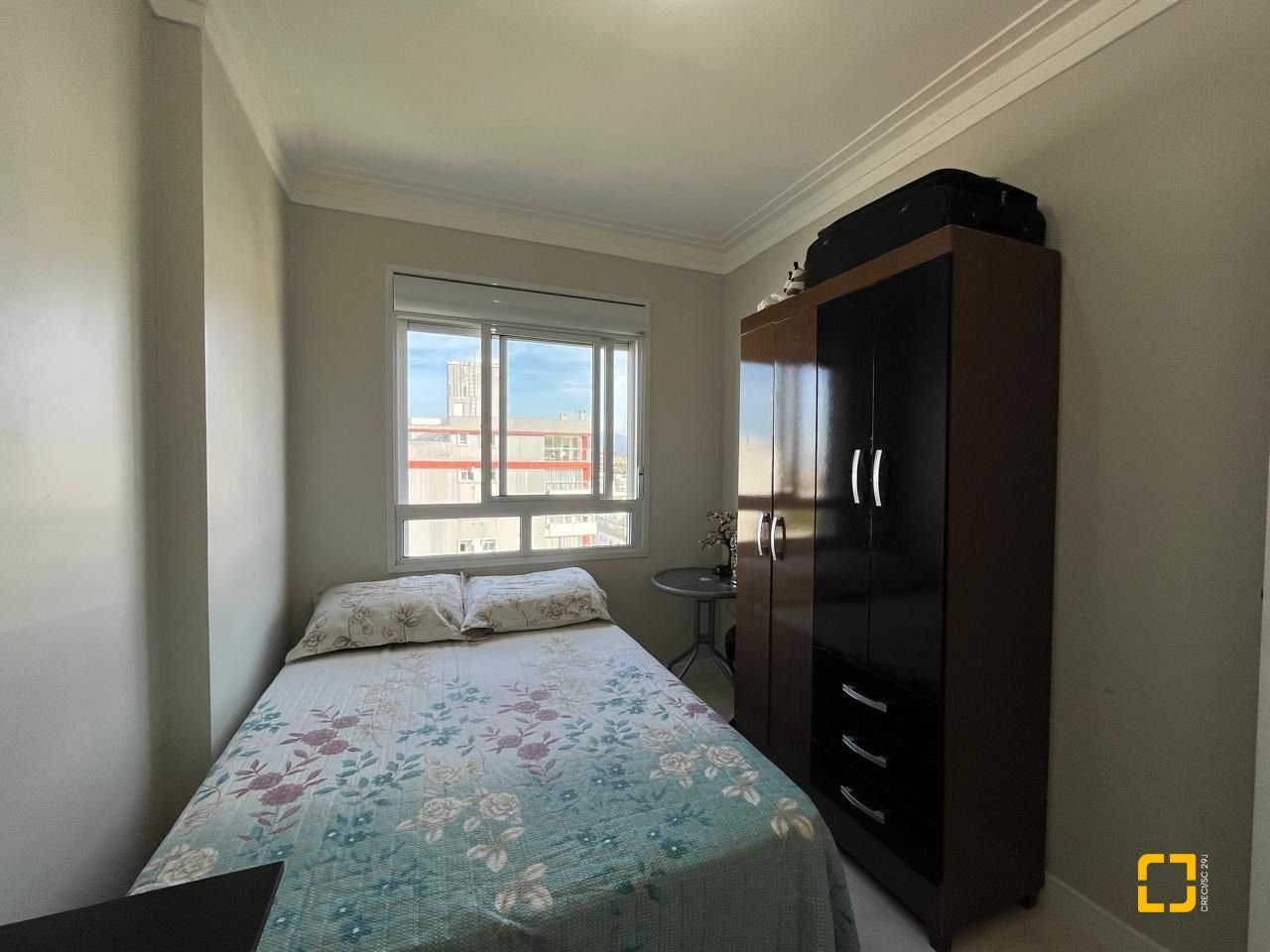 Apartamento com 85m², 4 quartos (sendo 1 suíte), 2 garagens, no bairro Pagani em Palhoça