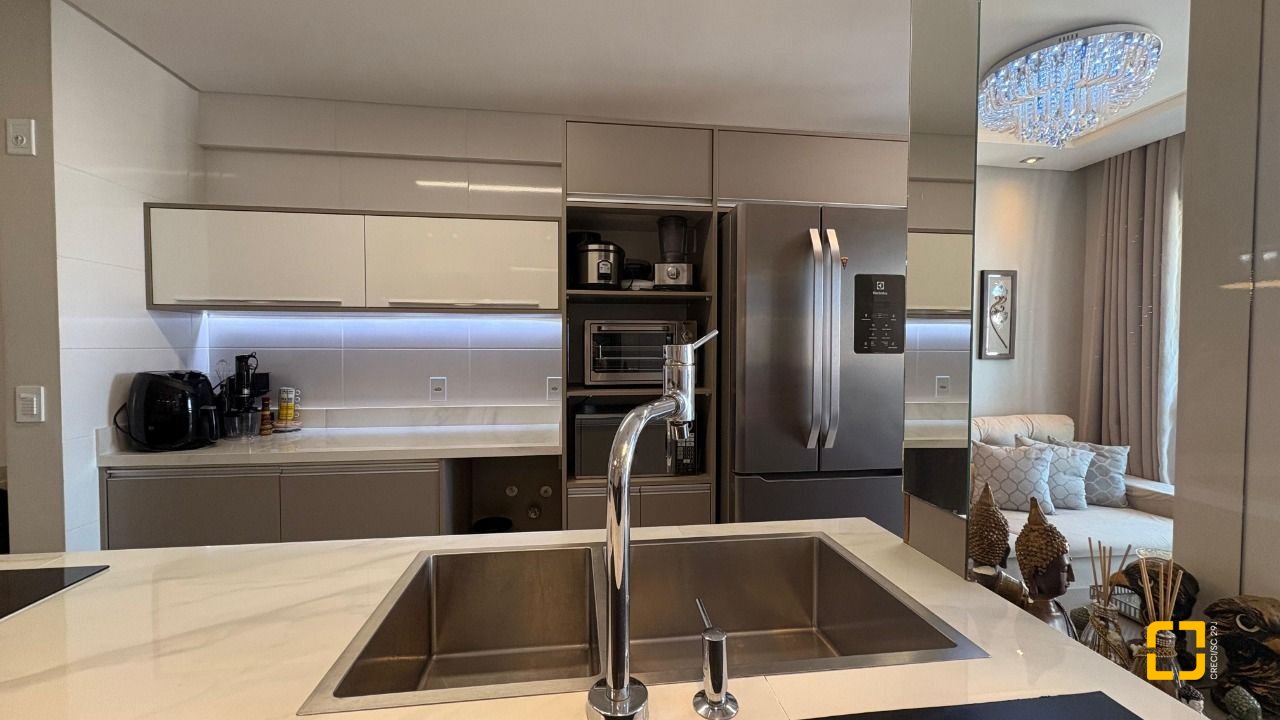 Apartamento com 85m², 3 quartos (sendo 1 suíte), 2 garagens, no bairro Pagani em Palhoça