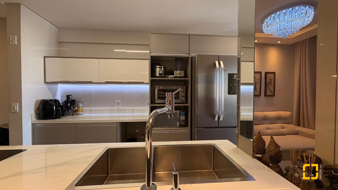 Apartamento com 85m², 3 quartos (sendo 1 suíte), 2 garagens, no bairro Pagani em Palhoça