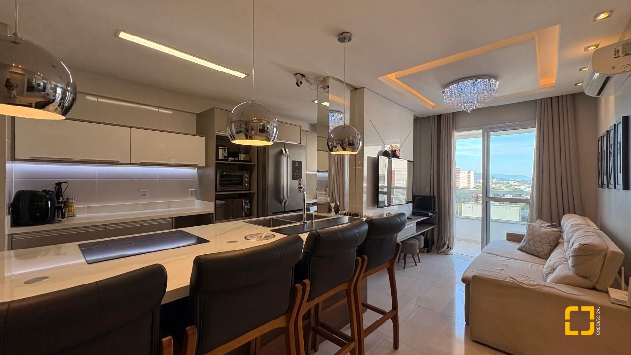 Apartamento com 85m², 3 quartos (sendo 1 suíte), 2 garagens, no bairro Pagani em Palhoça