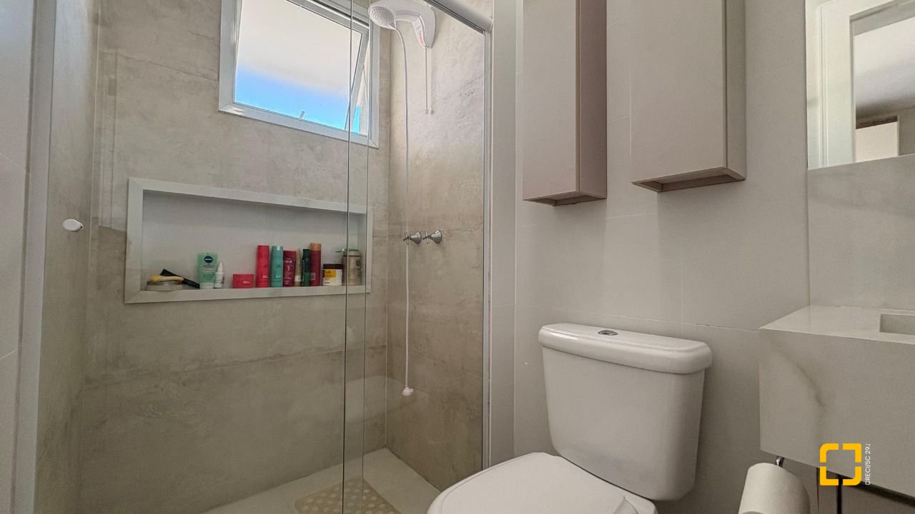 Apartamento com 85m², 3 quartos (sendo 1 suíte), 2 garagens, no bairro Pagani em Palhoça
