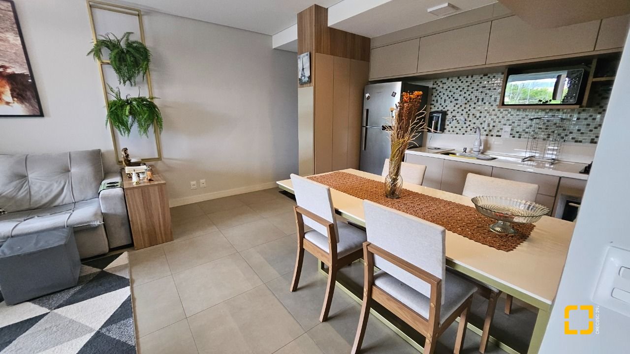 Apartamento com 82m², 4 quartos (sendo 1 suíte), 1 garagem, no bairro Canasvieiras em Florianópolis