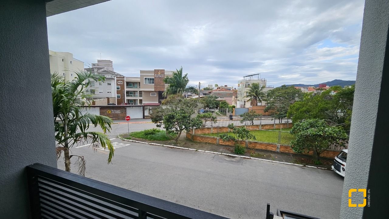 Apartamento com 82m², 4 quartos (sendo 1 suíte), 1 garagem, no bairro Canasvieiras em Florianópolis