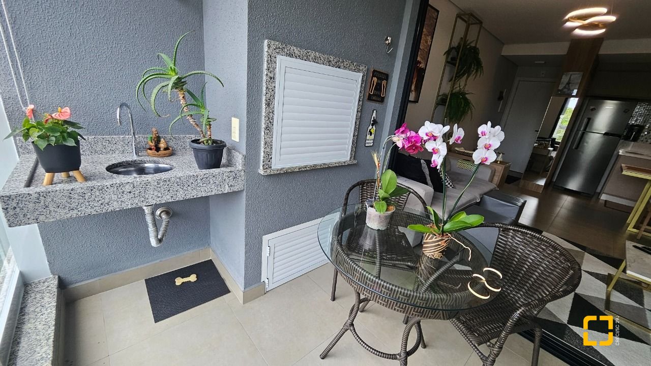 Apartamento com 82m², 4 quartos (sendo 1 suíte), 1 garagem, no bairro Canasvieiras em Florianópolis