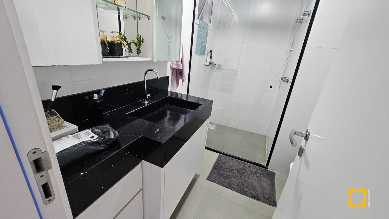 Apartamento com 82m², 4 quartos (sendo 1 suíte), 1 garagem, no bairro Canasvieiras em Florianópolis