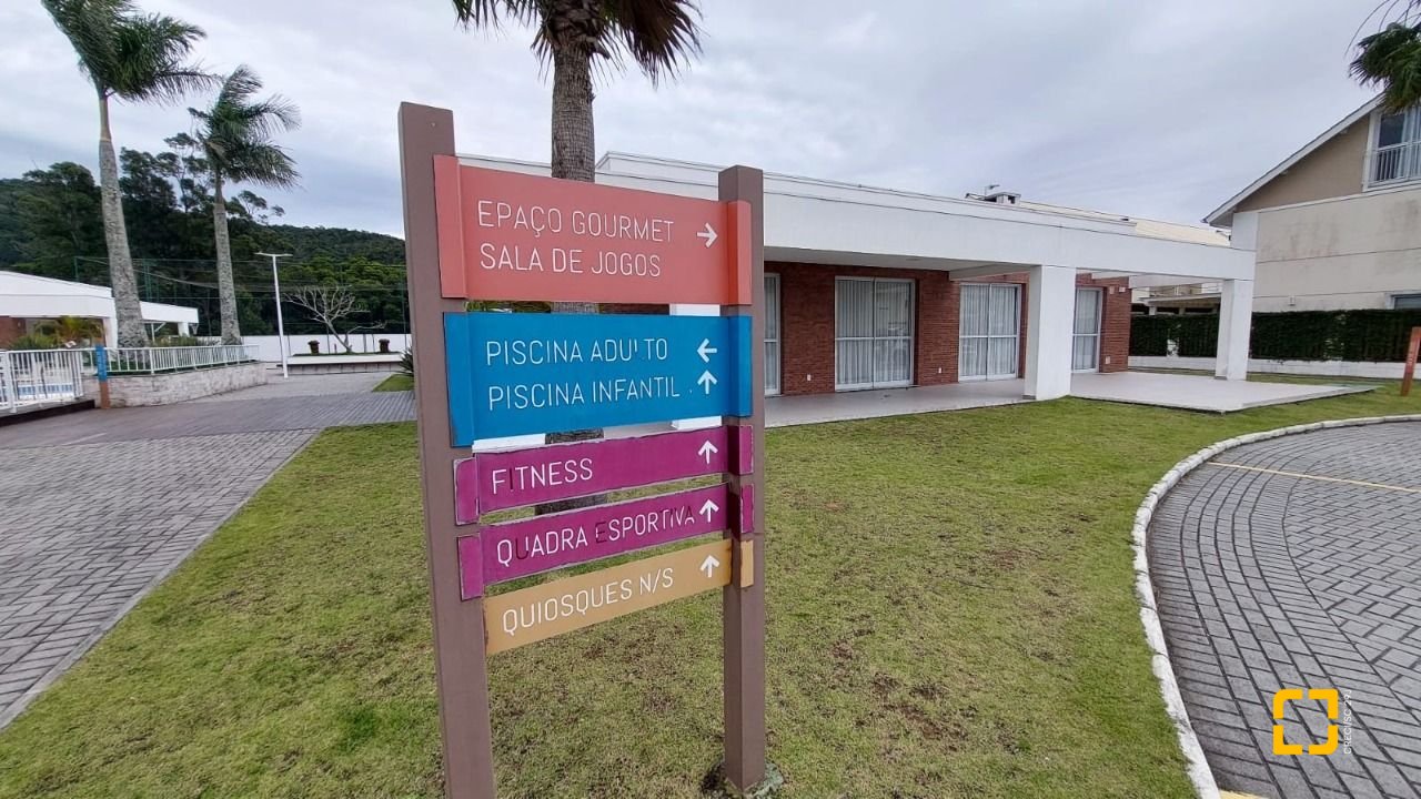 Casa de Condomínio com 95m², 4 quartos (sendo 1 suíte), 2 garagens, no bairro Morro das Pedras em Florianópolis