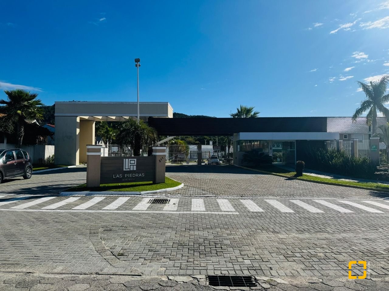 Casa de Condomínio com 95m², 4 quartos (sendo 1 suíte), 2 garagens, no bairro Morro das Pedras em Florianópolis