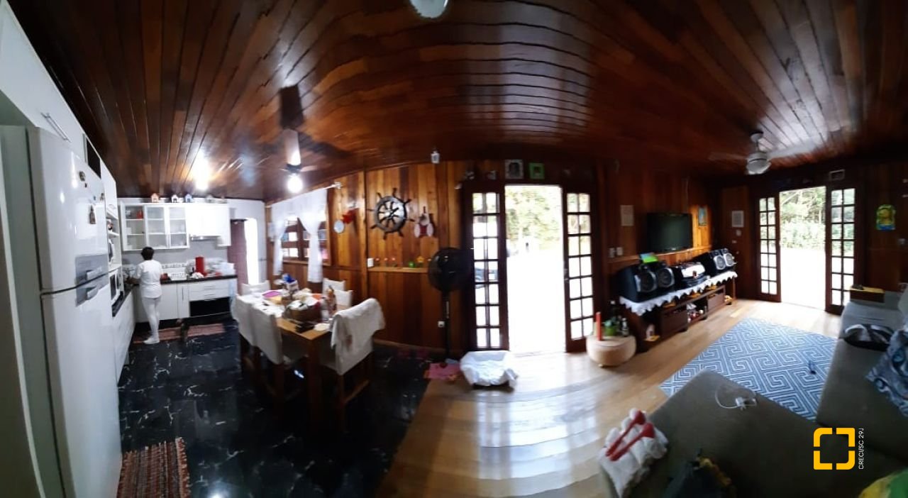 Sítio com 100m², 3 quartos (sendo 1 suíte), 2 garagens, no bairro Vargem Pequena em Florianópolis